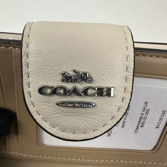 Coach Medium Corner Zip Wallet In Signature Leather In Silver/Chalk CZ341 NWT - Picture 8 of 8